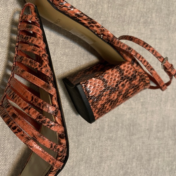 NWT Marc Fisher Orange/Coral Snakeskin Carmela Heels - Picture 3 of 7